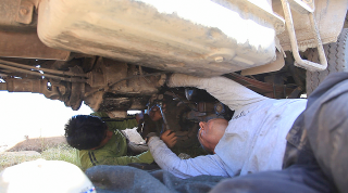 Illustration for article titled The Ten Greatest Roadside Repair Stories We've Ever Heard